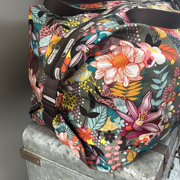 Vintage LeSportsac Duffle Bag - Picture 4 of 17